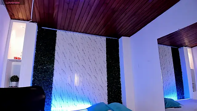 Snapshot of sofiacaramel chatting on 02/20/26, 11:01 sofiacaramel online show from 02/20/26, 11:01