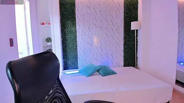 Snapshot of sofiacaramel chatting on 12/03/25, 04:17 sofiacaramel online show from 12/03/25, 04:17