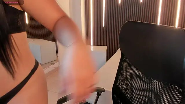 Snapshot of sofiacaramel chatting on 11/20/25, 02:29 sofiacaramel online show from 11/20/25, 02:29