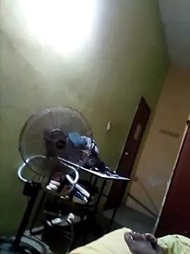 Snapshot of cometa267 chatting on 10/14/25, 04:02 cometa267 online show from 10/14/25, 04:02