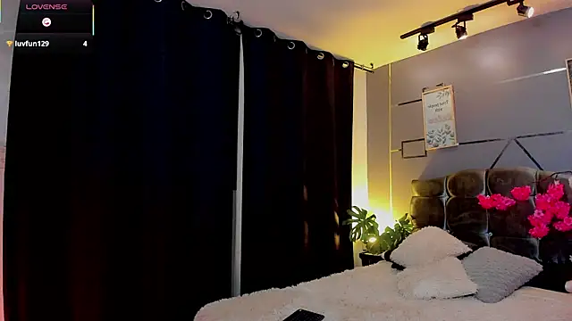 antonellastar24  online show from 10/12/25, 05:42