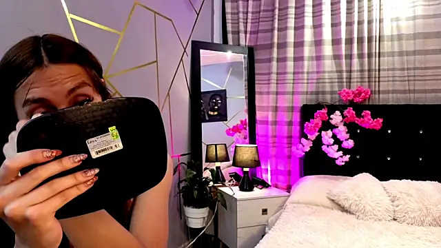 antonellastar24  online show from 11/10/25, 03:44