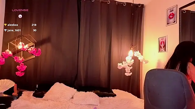 antonellastar24  online show from 10/28/25, 08:57