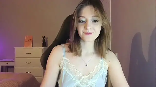 white liillyy online show from 04/25/26, 08:50