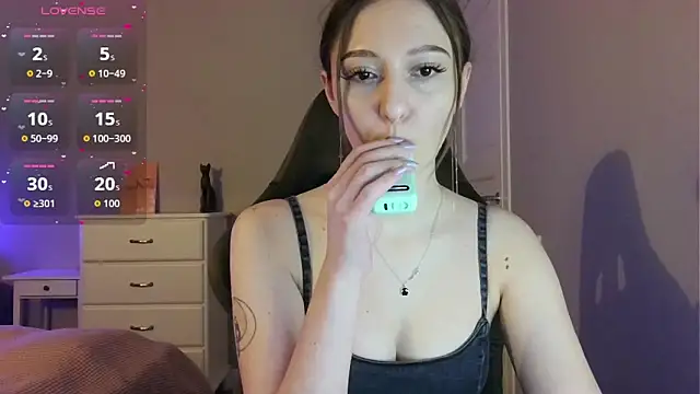 white liillyy online show from 04/08/26, 10:22