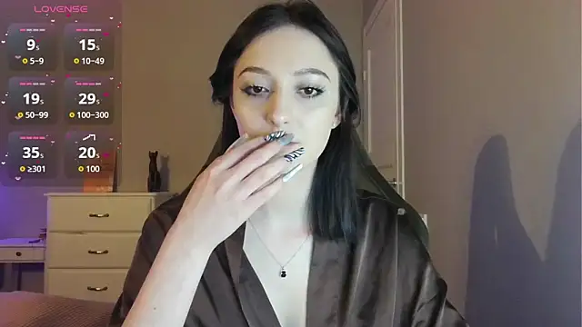 white liillyy online show from 04/28/26, 09:08