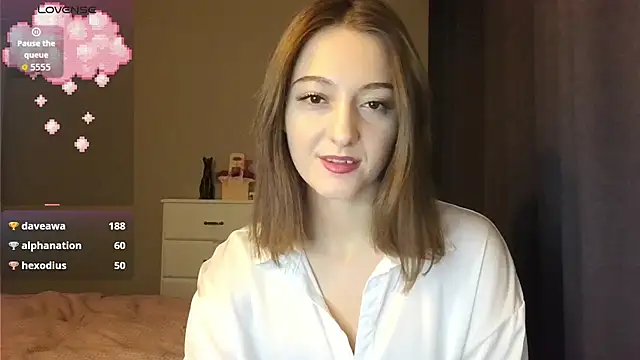 white liillyy online show from 12/15/25, 10:15