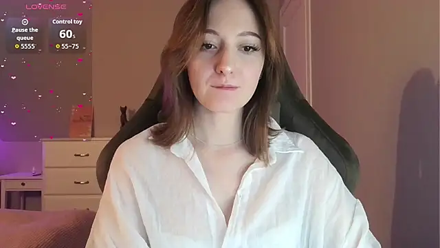 white liillyy online show from 04/14/26, 08:47