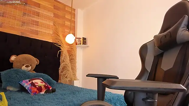 Emily brown04 online show from 12/21/25, 12:18