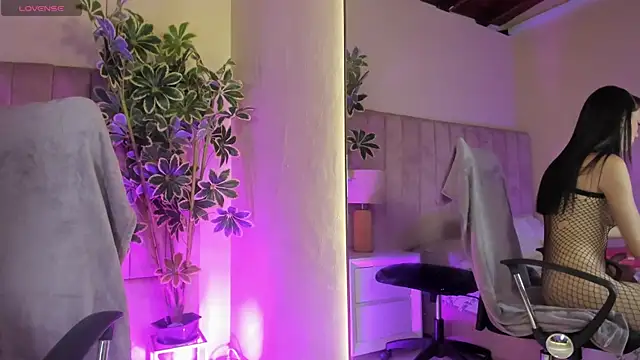 Mia mtnz02 online show from 04/07/26, 12:12