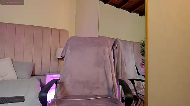 Mia mtnz02 online show from 09/11/25, 03:56