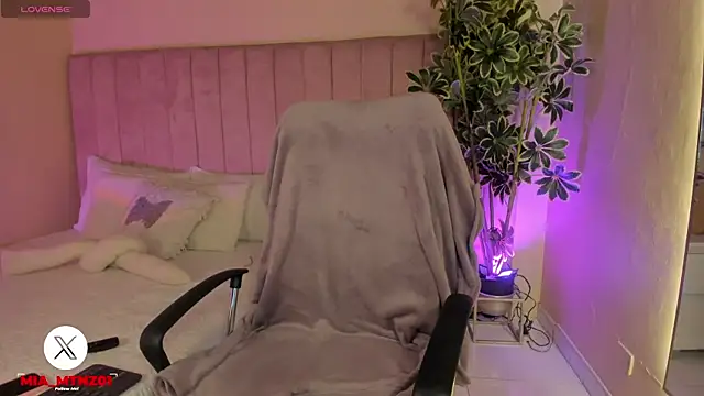 Mia mtnz02 online show from 02/08/26, 02:20