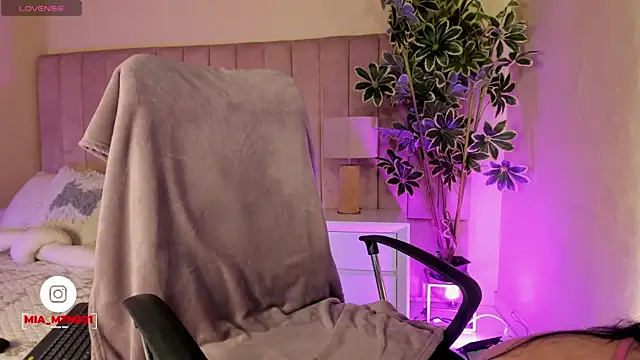 Mia mtnz02 online show from 03/06/26, 04:18