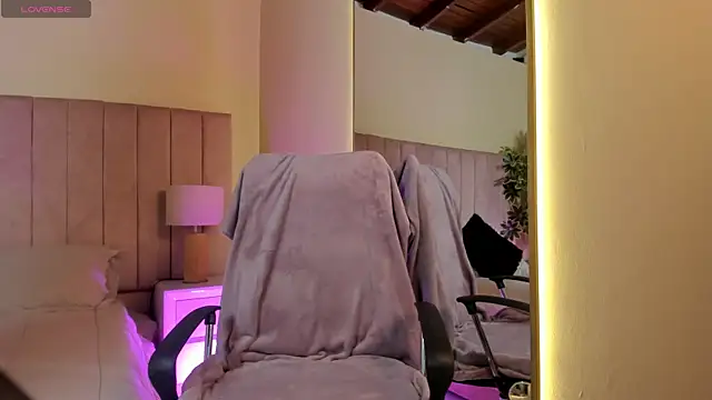 Mia mtnz02 online show from 10/03/25, 12:03