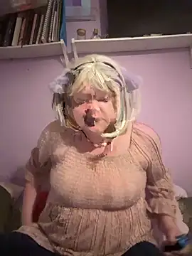 Snapshot of KadiSparkle chatting on 11/01/25, 01:12 KadiSparkle online show from 11/01/25, 01:12