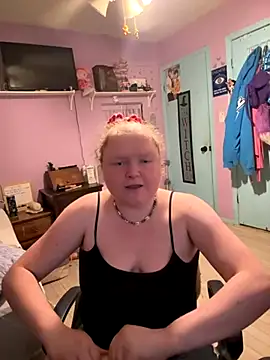 Snapshot of KadiSparkle chatting on 11/04/25, 01:42 KadiSparkle online show from 11/04/25, 01:42