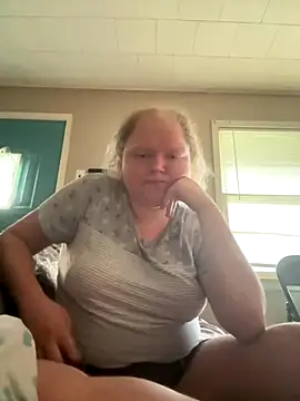 Snapshot of KadiSparkle chatting on 09/30/25, 09:43 KadiSparkle online show from 09/30/25, 09:43