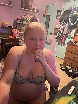 Snapshot of KadiSparkle chatting on 11/11/25, 03:56 KadiSparkle online show from 11/11/25, 03:56