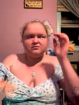 Snapshot of KadiSparkle chatting on 09/30/25, 02:39 KadiSparkle online show from 09/30/25, 02:39