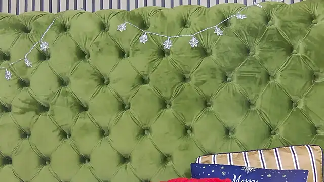 LunaHart online show from 12/18/25, 04:22