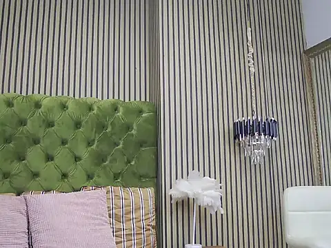 LunaHart online show from 11/11/25, 07:19