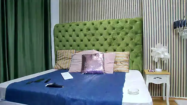 LunaHart online show from 12/01/25, 03:46