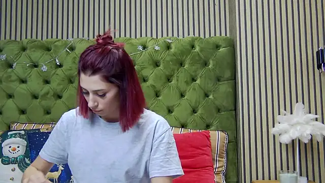 LunaHart online show from 12/21/25, 03:36