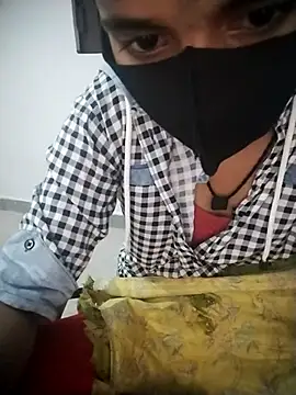 Snapshot of Sexey-Puja chatting on 09/25/25, 05:02 Sexey-Puja online show from 09/25/25, 05:02