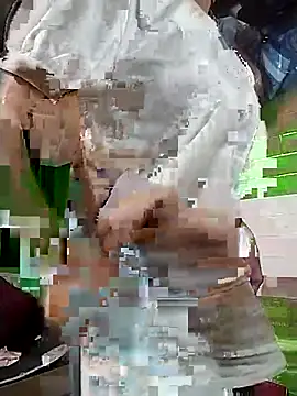 Snapshot of tdtd98 chatting on 12/17/25, 04:06 tdtd98 online show from 12/17/25, 04:06