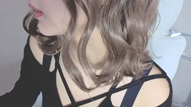 Snapshot of miho-ch chatting on 05/31/26, 12:33 miho-ch online show from 05/31/26, 12:33