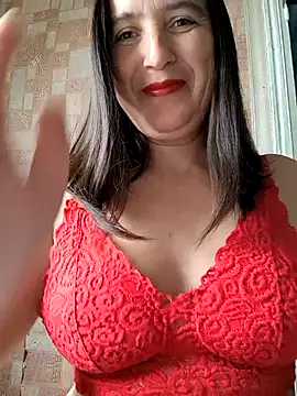 Snapshot of EvelinCutex chatting on 10/06/25, 11:33 EvelinCutex online show from 10/06/25, 11:33