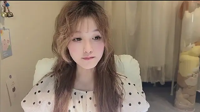 Snapshot of FuFu-puff chatting on 10/04/25, 12:17 FuFu-puff online show from 10/04/25, 12:17