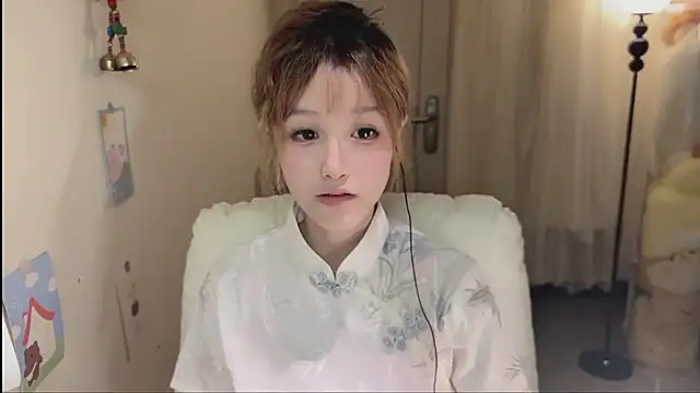Snapshot of FuFu-puff chatting on 10/18/25, 12:07 FuFu-puff online show from 10/18/25, 12:07