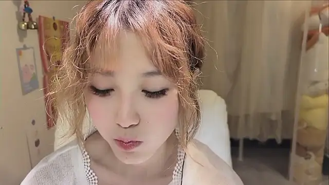 Snapshot of FuFu-puff chatting on 09/21/25, 12:10 FuFu-puff online show from 09/21/25, 12:10