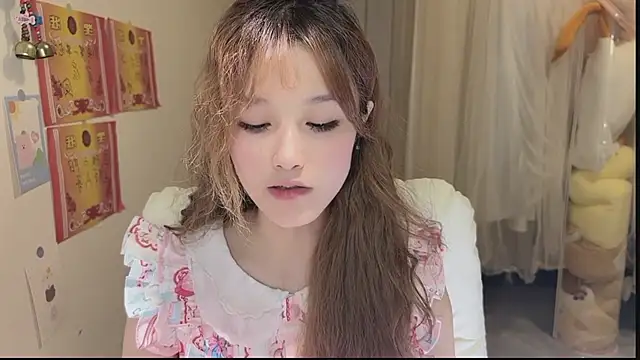 Snapshot of FuFu-puff chatting on 10/12/25, 12:17 FuFu-puff online show from 10/12/25, 12:17