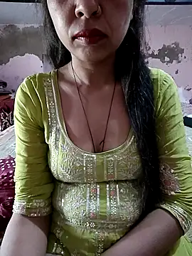 Snapshot of Paakhi-Singh chatting on 12/22/25, 06:13 Paakhi-Singh online show from 12/22/25, 06:13