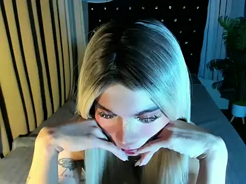 samantha fox8 online show from 10/17/25, 09:45