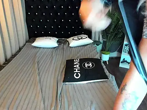 samantha fox8 online show from 09/22/25, 10:05