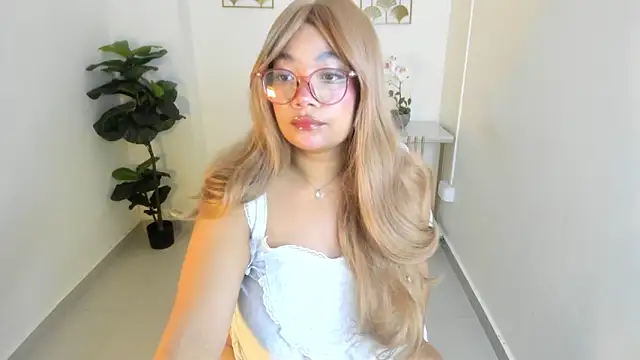 Mathilde lina online show from 11/10/25, 01:54