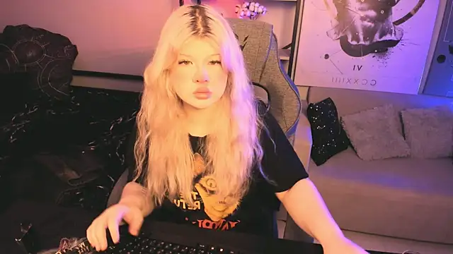 LilithNelson online show from 10/25/25, 05:46