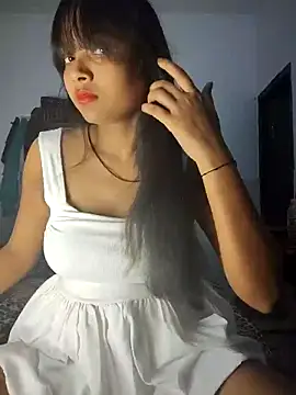 Snapshot of RAYI_Queen_2 chatting on 09/20/25, 12:59 RAYI Queen 2 online show from 09/20/25, 12:59