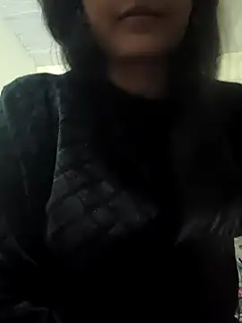 RAYI Queen 2 online show from 11/11/25, 12:44