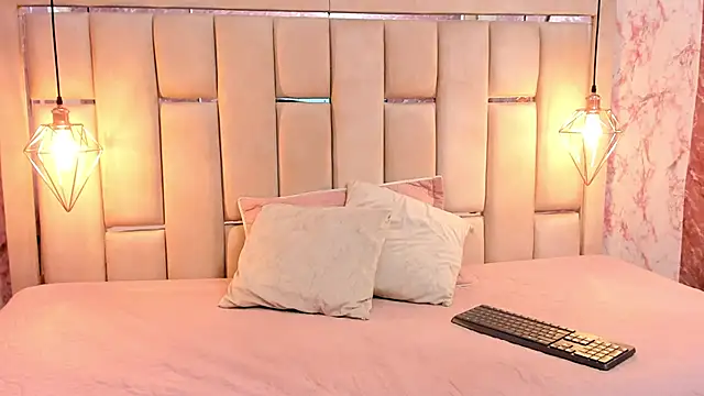 Snapshot of WILD_FIREE_ chatting on 10/12/25, 08:10 WILD FIREE  online show from 10/12/25, 08:10