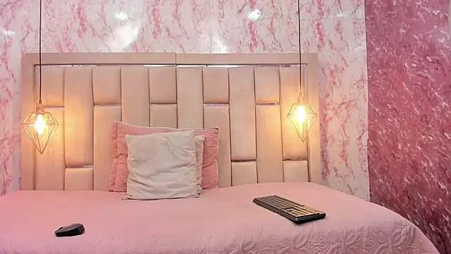 WILD FIREE  online show from 12/15/25, 08:03