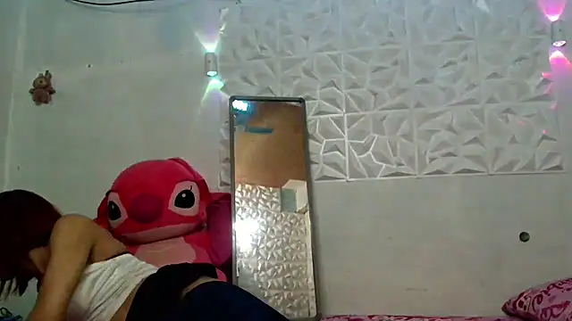 Snapshot of hugecockbabe chatting on 09/13/25, 07:25 hugecockbabe online show from 09/13/25, 07:25