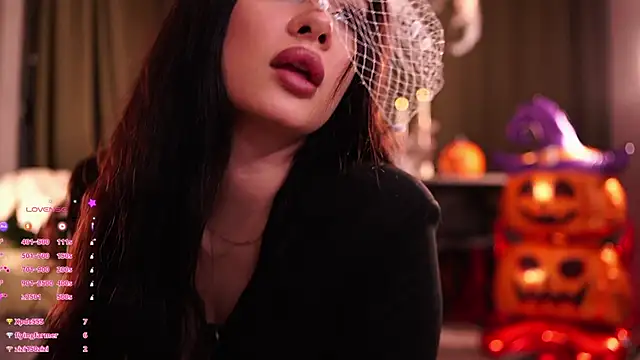 MaryHols online show from 10/31/25, 04:14