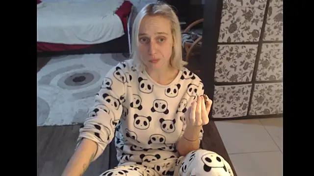 Snapshot of Ur_SweetLuckyGirl777 chatting on 09/21/25, 07:02 Ur SweetLuckyGirl777 online show from 09/21/25, 07:02