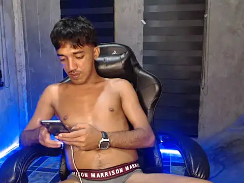 RowyCam online show from 12/21/25, 04:08