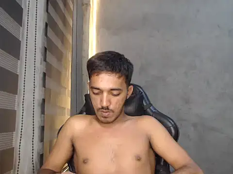 Snapshot of RowyCam chatting on 09/10/25, 02:38 RowyCam online show from 09/10/25, 02:38