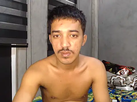 Snapshot of RowyCam chatting on 09/17/25, 06:26 RowyCam online show from 09/17/25, 06:26